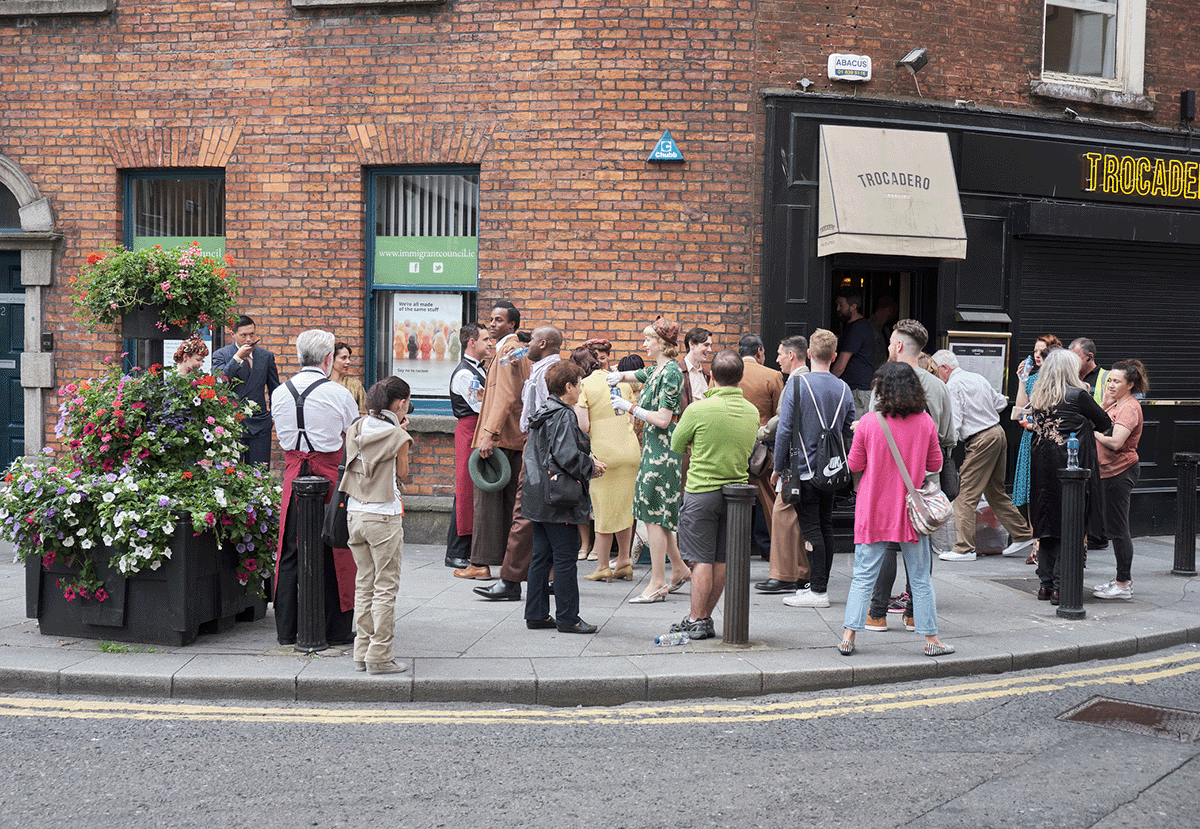 Background Actors on set